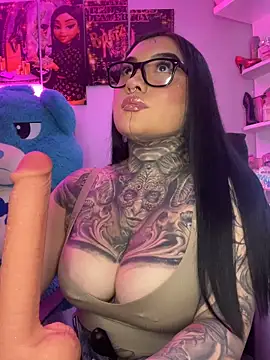 Snapshot of CloeeBeckam chatting on 04/18/26, 05:22 CloeeBeckam online show from 04/18/26, 05:22