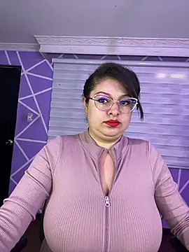 Snapshot of MiiaaJoness chatting on 05/28/26, 04:04 MiiaaJoness online show from 05/28/26, 04:04