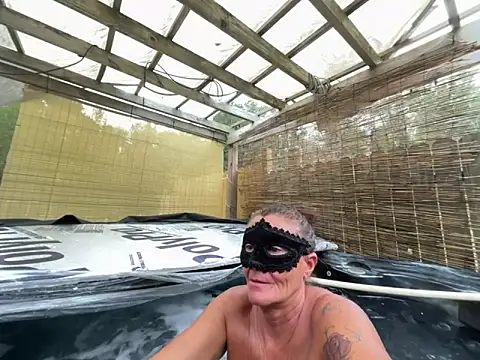 Snapshot of prainxxx22 chatting on 10/11/25, 06:06 prainxxx22 online show from 10/11/25, 06:06