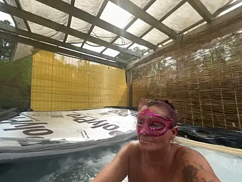 Snapshot of prainxxx22 chatting on 10/24/25, 06:26 prainxxx22 online show from 10/24/25, 06:26