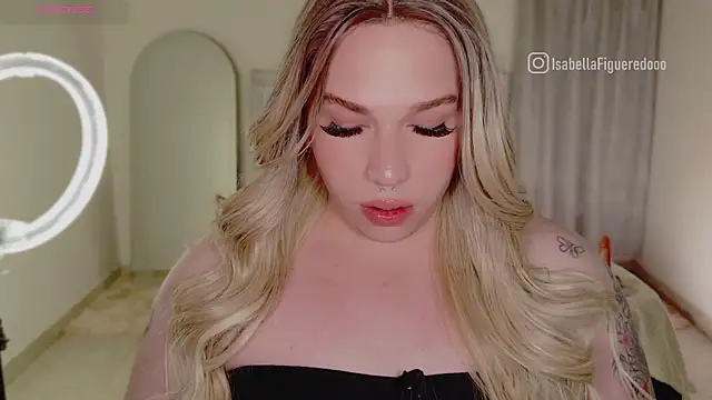 Snapshot of IsabellaFigueredo__ chatting on 01/21/25, 01:11 IsabellaFigueredo   online show from 01/21/25, 01:11