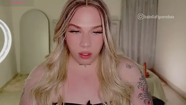 Snapshot of IsabellaFigueredo__ chatting on 01/22/25, 11:12 IsabellaFigueredo   online show from 01/22/25, 11:12