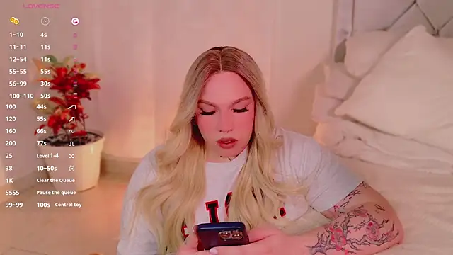 Snapshot of IsabellaFigueredo__ chatting on 02/02/25, 06:26 IsabellaFigueredo   online show from 02/02/25, 06:26