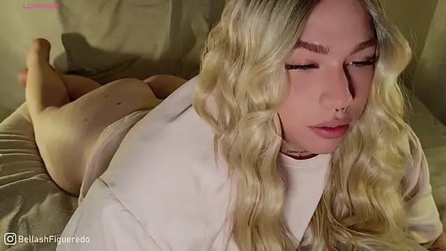 Snapshot of IsabellaFigueredo__ chatting on 09/13/25, 06:35 IsabellaFigueredo   online show from 09/13/25, 06:35