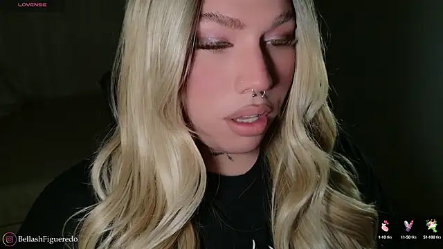 Snapshot of IsabellaFigueredo__ chatting on 10/14/25, 09:15 IsabellaFigueredo   online show from 10/14/25, 09:15