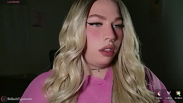 Snapshot of IsabellaFigueredo__ chatting on 10/16/25, 10:00 IsabellaFigueredo   online show from 10/16/25, 10:00