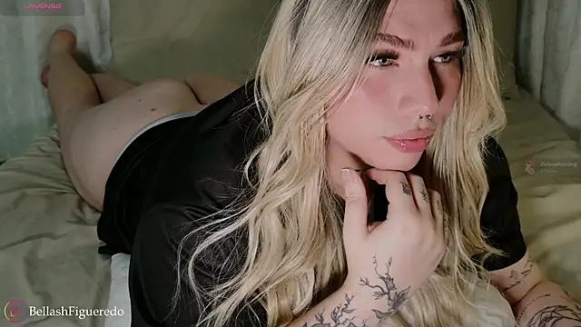 Snapshot of IsabellaFigueredo__ chatting on 10/29/25, 07:54 IsabellaFigueredo   online show from 10/29/25, 07:54