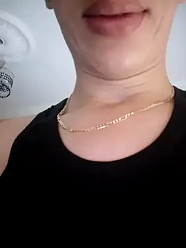 Snapshot of MiroKari2 chatting on 10/08/25, 10:29 MiroKari2 online show from 10/08/25, 10:29