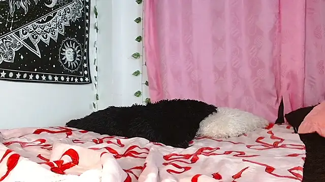 Snapshot of Ebony_D0ll chatting on 12/26/24, 01:29 Ebony D0ll online show from 12/26/24, 01:29