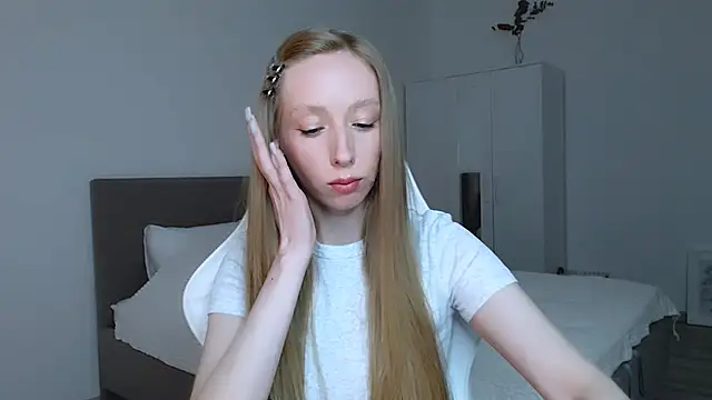 Luna insniity online show from 09/16/25, 07:37