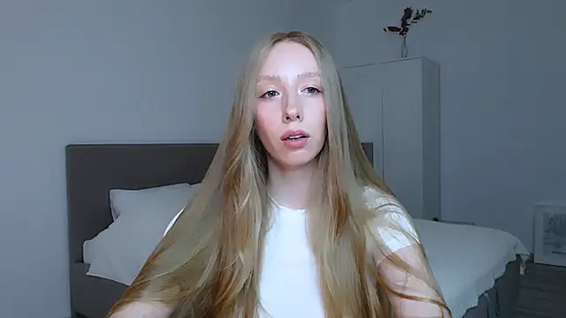 Luna insniity online show from 09/24/25, 08:23