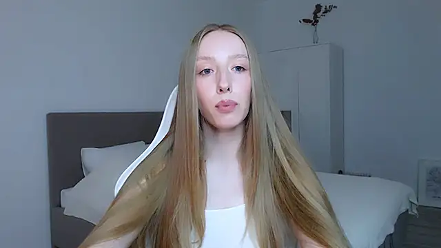 Luna insniity online show from 09/27/25, 08:14