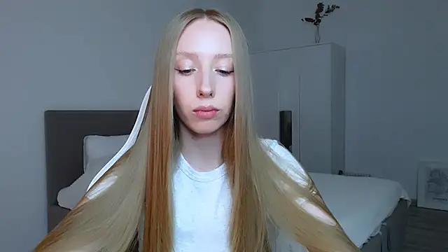 Luna insniity online show from 10/20/25, 07:25