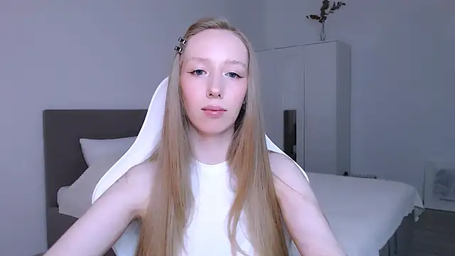 Luna insniity online show from 11/10/25, 07:24