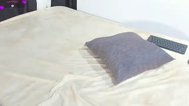 Snapshot of Yummy_squirter chatting on 03/23/25, 03:43 Yummy squirter online show from 03/23/25, 03:43