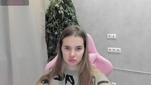 Snapshot of Donna_Evans chatting on 12/16/24, 12:04 Donna Evans online show from 12/16/24, 12:04