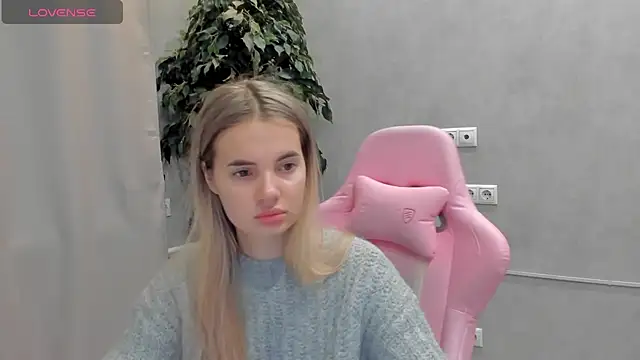 Snapshot of Donna_Evans chatting on 01/14/25, 12:00 Donna Evans online show from 01/14/25, 12:00