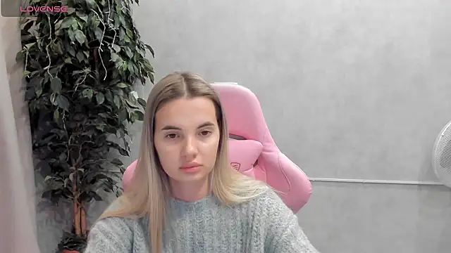 Snapshot of Donna_Evans chatting on 02/24/25, 12:09 Donna Evans online show from 02/24/25, 12:09