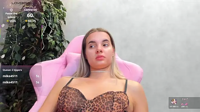 Snapshot of Donna_Evans chatting on 03/06/25, 03:02 Donna Evans online show from 03/06/25, 03:02