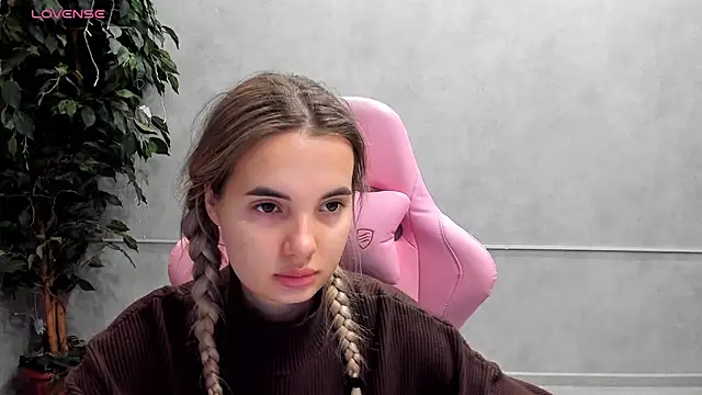 Snapshot of Donna_Evans chatting on 03/08/25, 12:00 Donna Evans online show from 03/08/25, 12:00