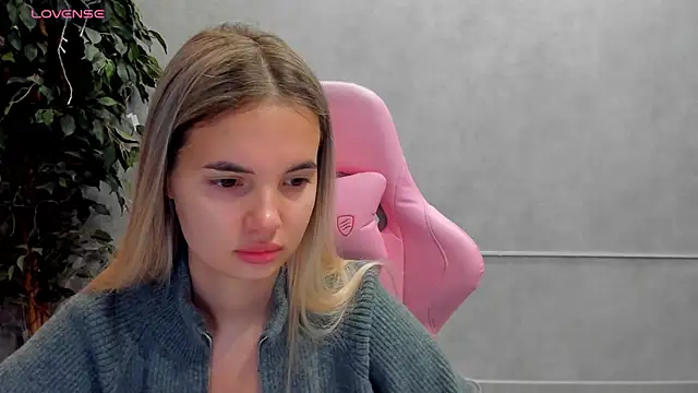 Snapshot of Donna_Evans chatting on 03/15/25, 12:04 Donna Evans online show from 03/15/25, 12:04