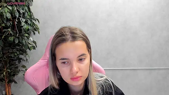 Snapshot of Donna_Evans chatting on 03/20/25, 12:08 Donna Evans online show from 03/20/25, 12:08