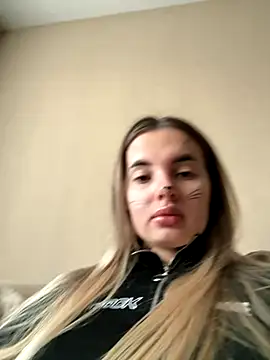 Snapshot of Donna_Evans chatting on 10/31/25, 02:34 Donna Evans online show from 10/31/25, 02:34