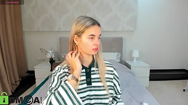 Snapshot of Donna_Evans chatting on 11/22/25, 11:59 Donna Evans online show from 11/22/25, 11:59