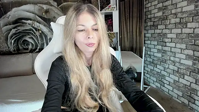 Snapshot of Eva_Melow chatting on 04/06/26, 04:08 Eva Melow online show from 04/06/26, 04:08