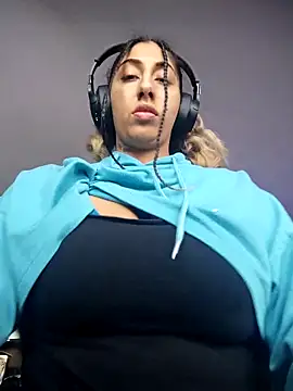 Snapshot of Hotasiansensation chatting on 10/15/25, 10:04 Hotasiansensation online show from 10/15/25, 10:04