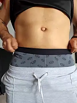 Snapshot of JD-69 chatting on 02/04/25, 04:18 JD-69 online show from 02/04/25, 04:18