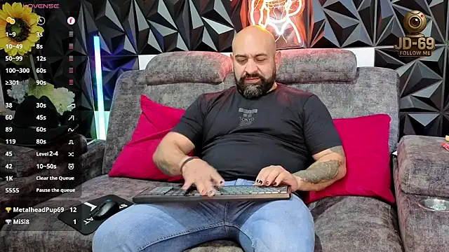 Snapshot of JD-69 chatting on 10/16/25, 08:21 JD-69 online show from 10/16/25, 08:21