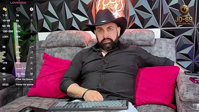 Snapshot of JD-69 chatting on 10/21/25, 07:03 JD-69 online show from 10/21/25, 07:03