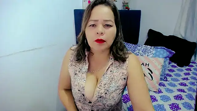 isabella hotx10 online show from 12/13/24, 12:42