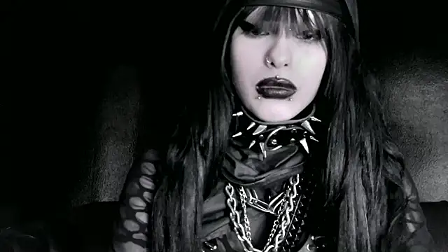 Snapshot of XXIOUX chatting on 03/10/26, 02:22 XXIOUX online show from 03/10/26, 02:22