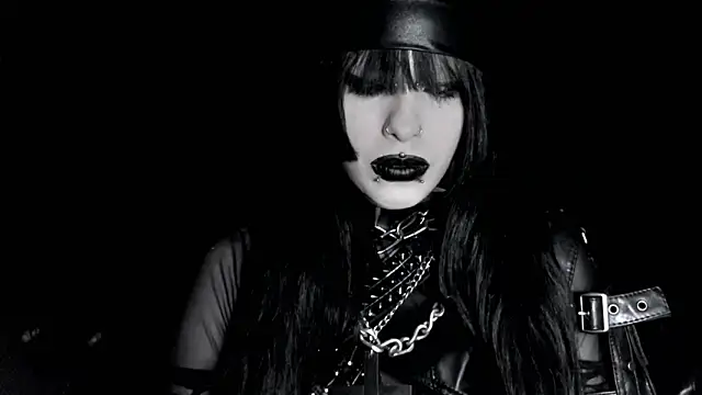 Snapshot of XXIOUX chatting on 04/25/26, 10:40 XXIOUX online show from 04/25/26, 10:40