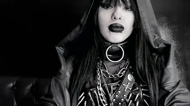 Snapshot of XXIOUX chatting on 04/26/26, 07:11 XXIOUX online show from 04/26/26, 07:11