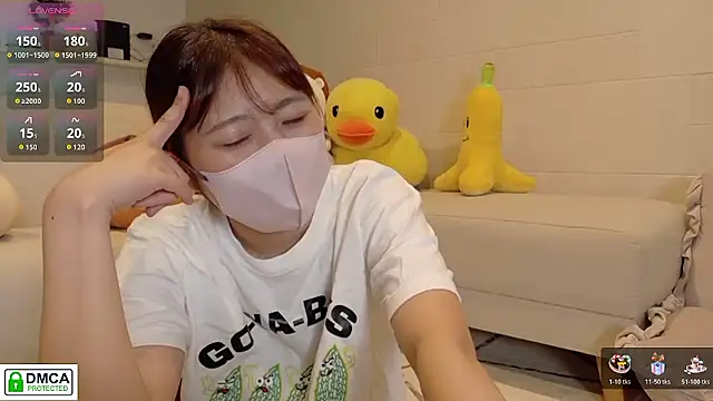 Snapshot of SUZU_ chatting on 06/22/26, 02:14 SUZU online show from 06/22/26, 02:14