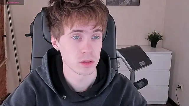 Snapshot of _tokyo_ghoul chatting on 02/02/25, 10:24  tokyo ghoul online show from 02/02/25, 10:24