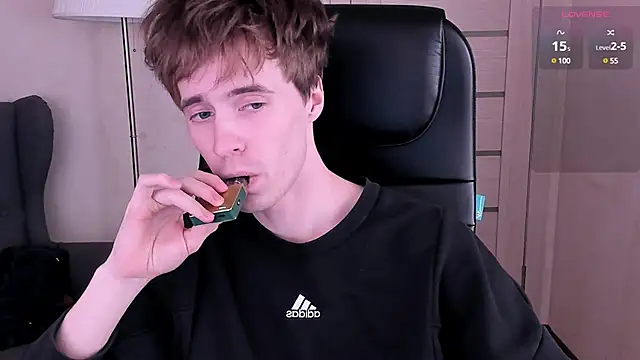 Snapshot of _tokyo_ghoul chatting on 02/08/25, 04:25  tokyo ghoul online show from 02/08/25, 04:25