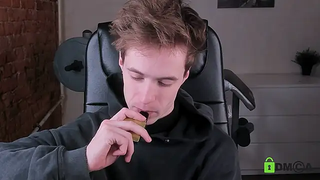 Snapshot of _tokyo_ghoul chatting on 12/21/25, 10:22 tokyo ghoul online show from 12/21/25, 10:22