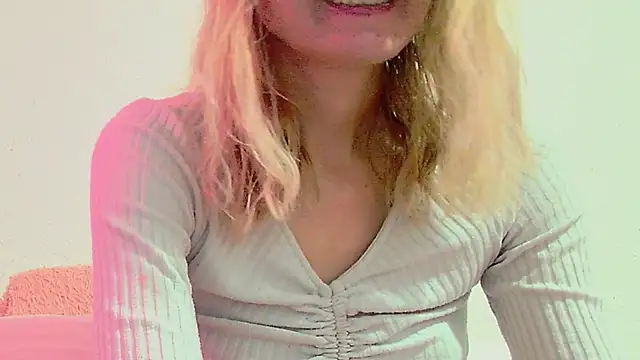 Snapshot of SecretAnni chatting on 12/08/24, 10:41 SecretAnni online show from 12/08/24, 10:41