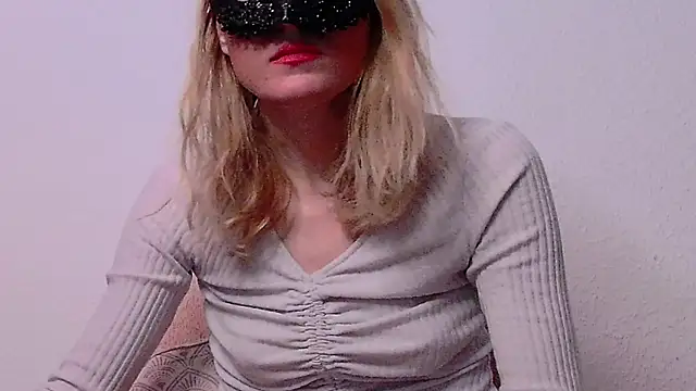 Snapshot of SecretAnni chatting on 12/13/24, 03:49 SecretAnni online show from 12/13/24, 03:49