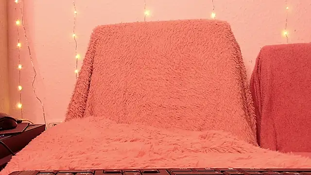 Snapshot of SecretAnni chatting on 12/22/24, 09:11 SecretAnni online show from 12/22/24, 09:11