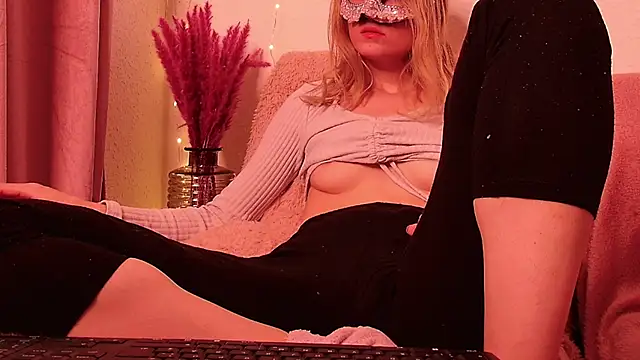 Snapshot of SecretAnni chatting on 12/25/24, 05:16 SecretAnni online show from 12/25/24, 05:16