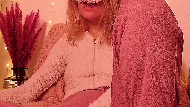 Snapshot of SecretAnni chatting on 12/26/24, 04:21 SecretAnni online show from 12/26/24, 04:21