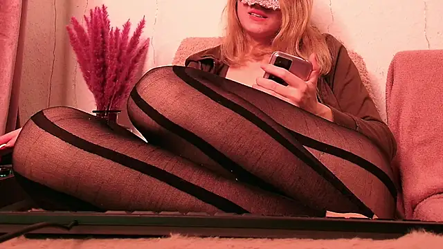 Snapshot of SecretAnni chatting on 12/28/24, 08:36 SecretAnni online show from 12/28/24, 08:36