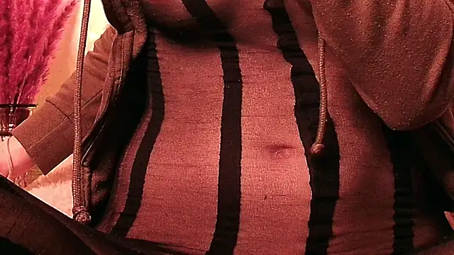 Snapshot of SecretAnni chatting on 12/28/24, 11:37 SecretAnni online show from 12/28/24, 11:37