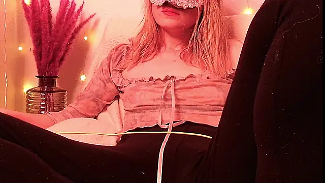 Snapshot of SecretAnni chatting on 01/02/25, 09:43 SecretAnni online show from 01/02/25, 09:43