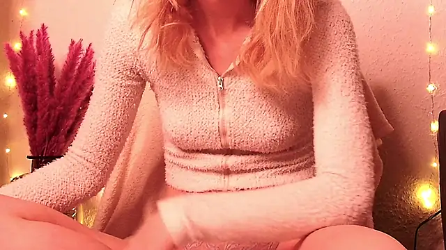 Snapshot of SecretAnni chatting on 01/05/25, 06:35 SecretAnni online show from 01/05/25, 06:35